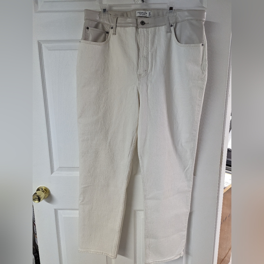BRAND NEW Abercrombie White Jeans
